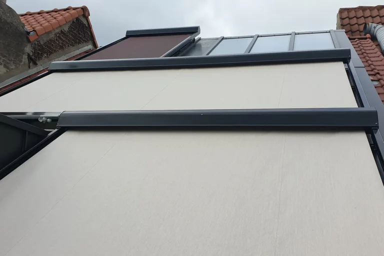 protection-solaire-exterieure-pour-veranda-harol-sur-toiture-motorisation-somfy-001