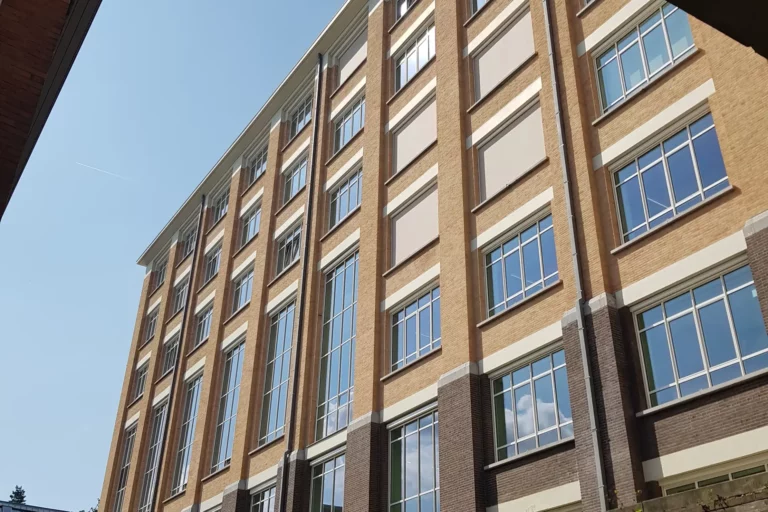 screen-store-exterieur-helioscreen-blanc-toile-sable copie