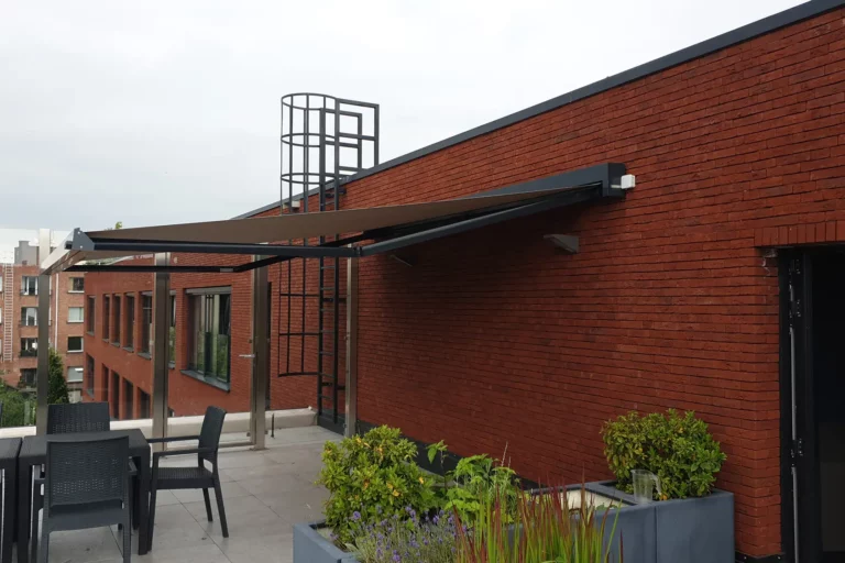 store-banne-tente-solaire-harol-bx-270-noire-toile-taupe-motorisation-somfy-001